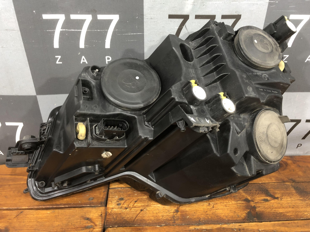 Фара правая галоген Skoda Karoq 17-нв Б/У Оригинал 57B941016A