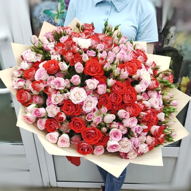 Букет из 55 кустовых роз
