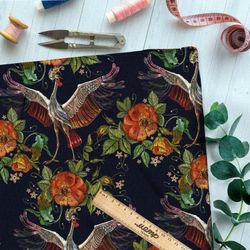 Ткань таффета горделивый журавль и красные цветы