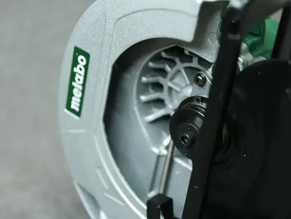 Циркулярная пила аккумуляторная 165/18V, 5000 об.мин/Пила циркулярная дисковая (18 вольт, 165 мм) аккумуляторная 2 акб