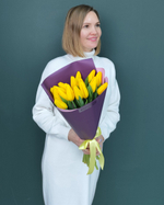 Букет из 19 желтых тюльпанов(00198)