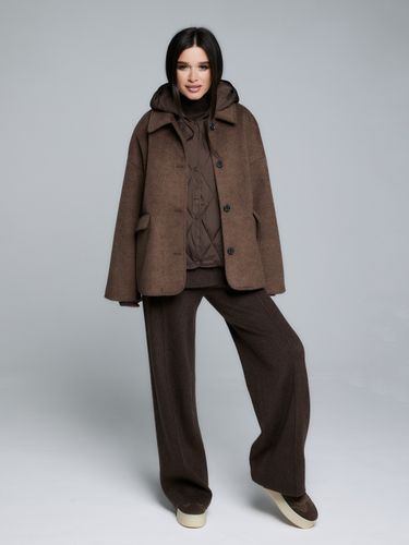 Коричневое пальто-пиджак с утепленным жилетом