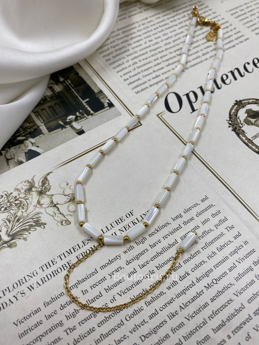 Колье из натурального перламутра с длинной подвеской
