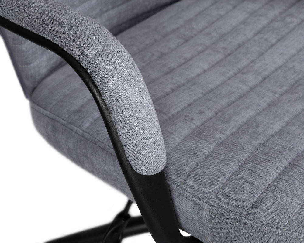 Офисное кресло для руководителей DOBRIN LOKI (серый (VRH230-03))