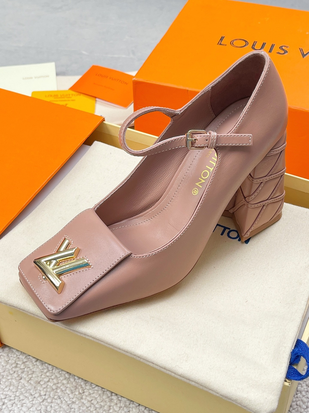 Louis Vuitton Shake Pump