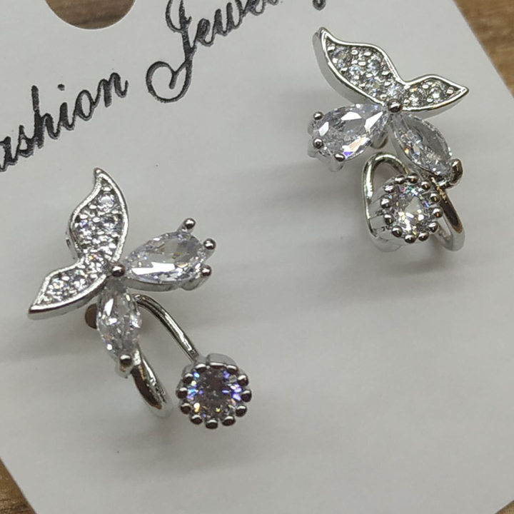 Серьги-гвоздики Бабочка крылья кристалл стразы круг кристалл в оправе металл серебристый