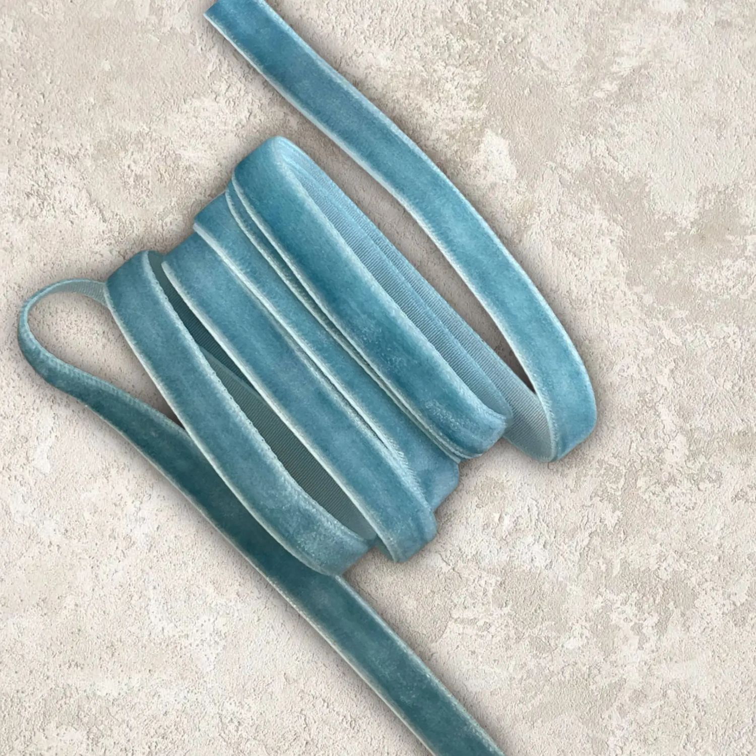 Лента бархатная 1 см  голубой №171 (1метр)