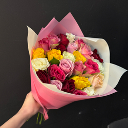 Миксовый букет из 27 кенийских роз