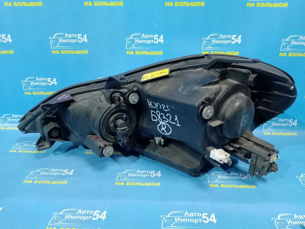 Фара передняя правая TOYOTA IPSUM 2003-2009