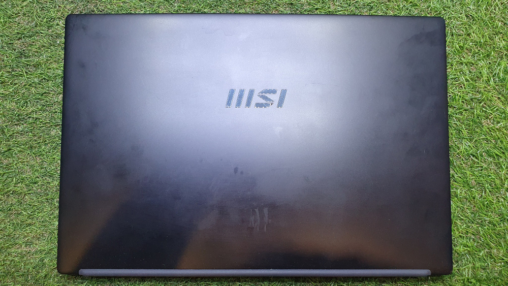 Ноутбук ультрабук MSI i3-12/8Gb/FHD