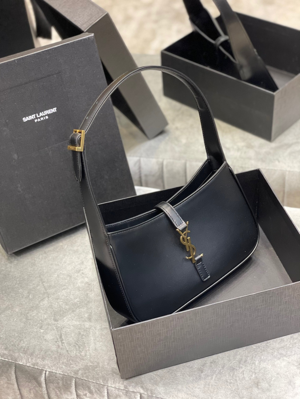Saint Laurent Le 5 à 7 Hobo Bag