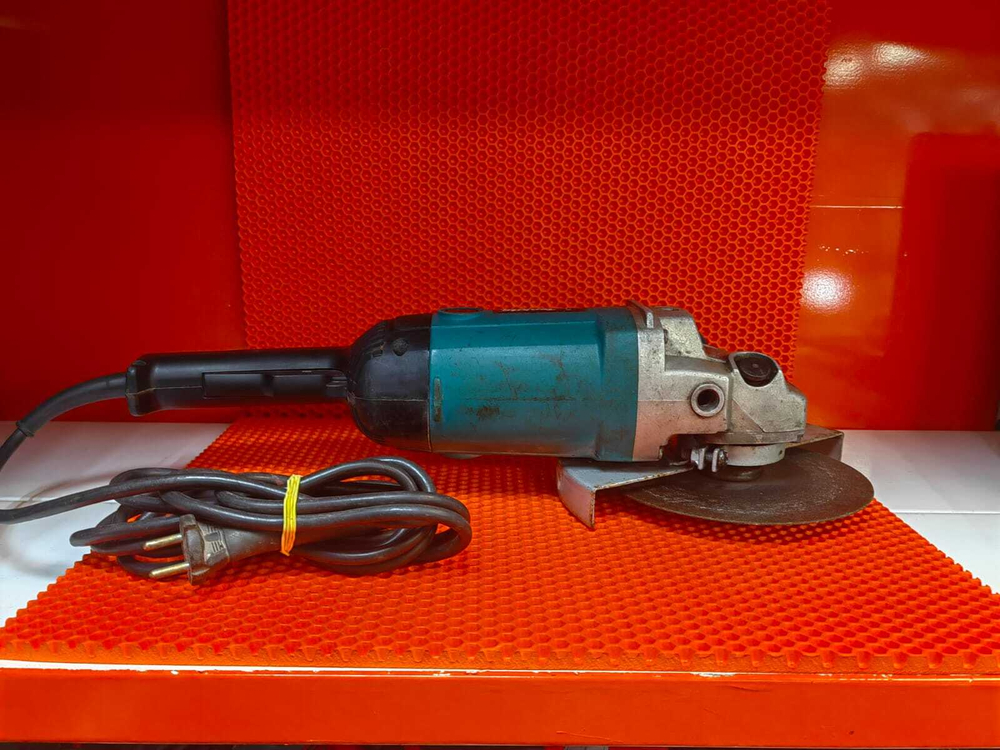 Угловая шлифмашина сетевая MAKITA 9069