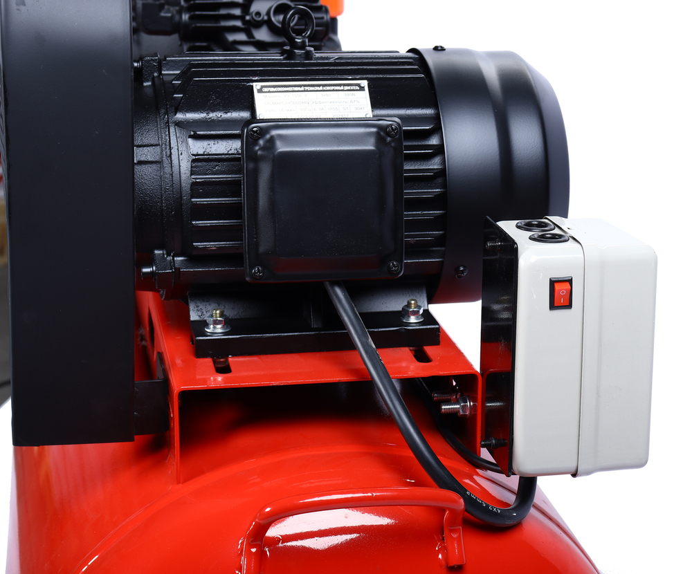 Компрессор пневматический 380В 3.0кВт 8атм. 400л/мин. ресивер-200л ременной GTE