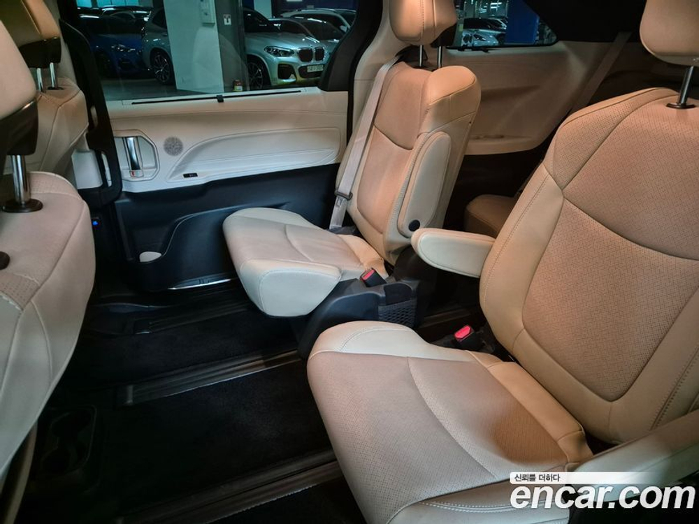 Toyota Sienna 4 Generation 2.5 Hybrid AWD (05.2021)