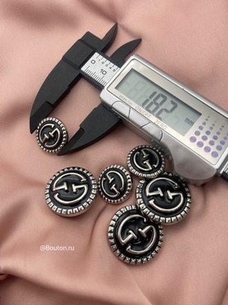 Пуговицы Гучч. серебристые с черной эмалью