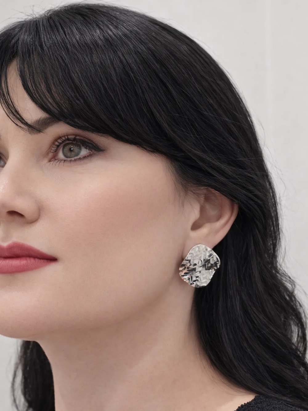 Серьги Oubi Yabi «Рельефный овал» Silver