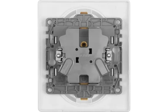 Розетка Legrand Etika с заземлением двойная белая 25648