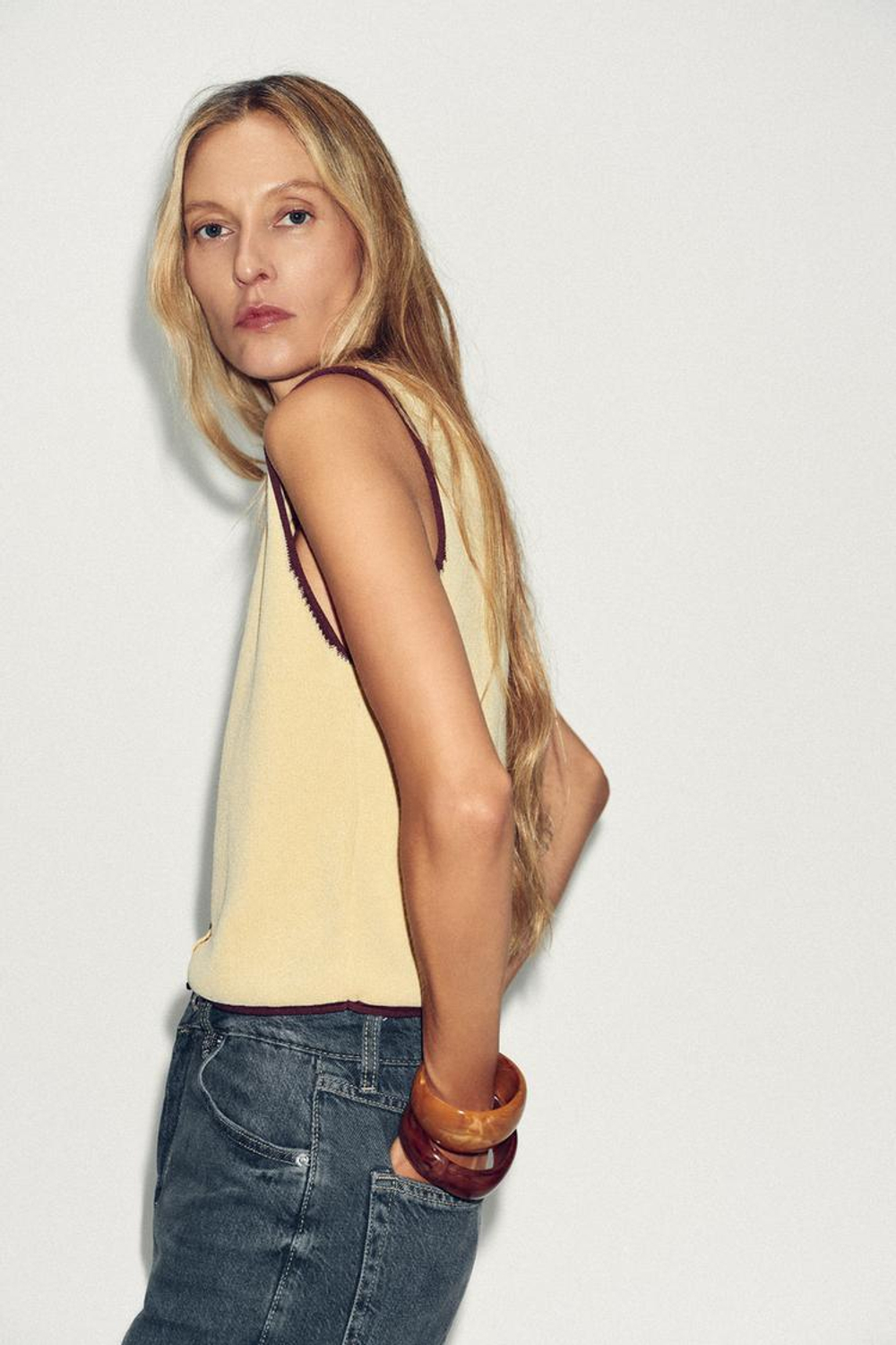 ZARA ТРИКОТАЖНЫЙ ТОП С КОНТРАСТНОЙ ОКАНТОВКОЙ, ЖЕЛТЫЙ