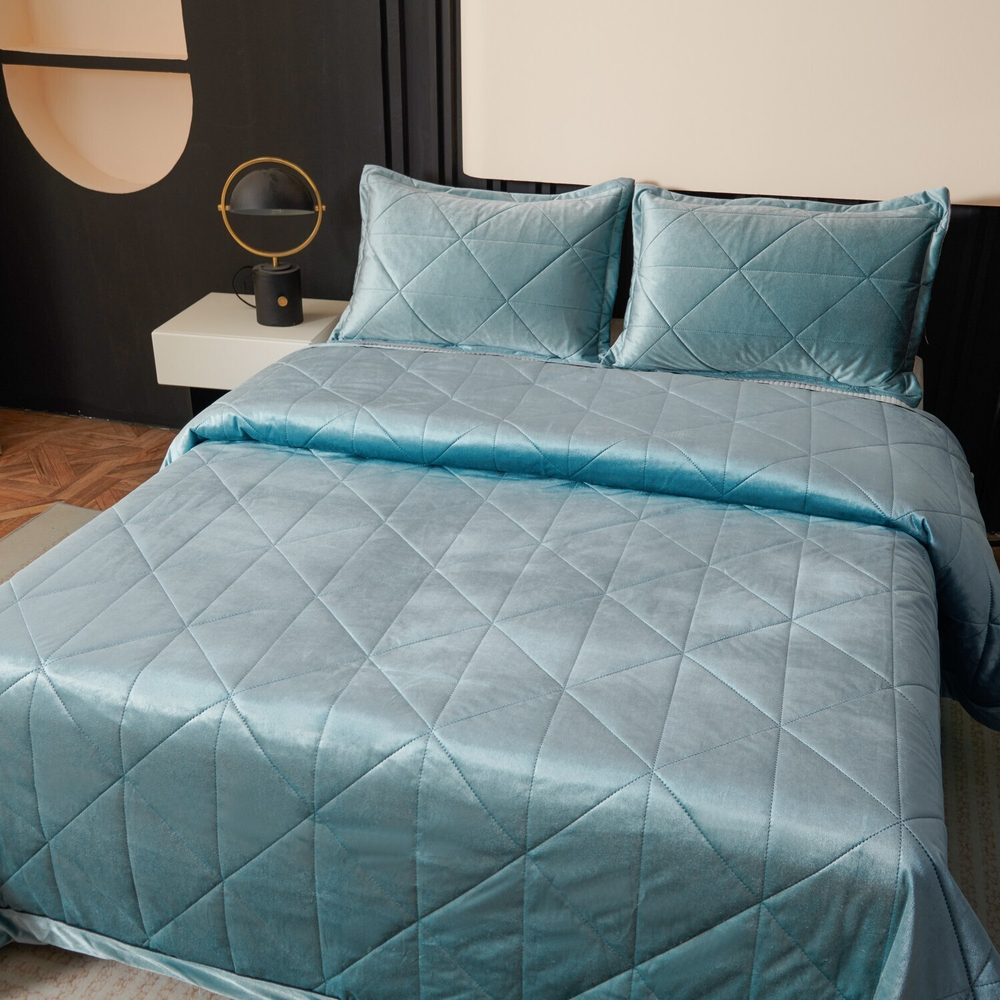 Велюровое покрывало в клетку с наволочками OVL040