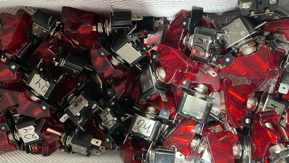 24V - 20A / Тумблер зажигания с крышкой, выключатель 24 вольта, 20 ампер. красный (1 шт.)