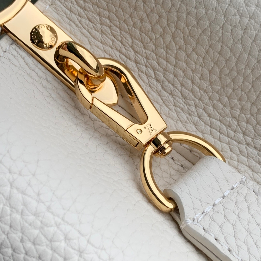 Louis Vuitton Capucines MM