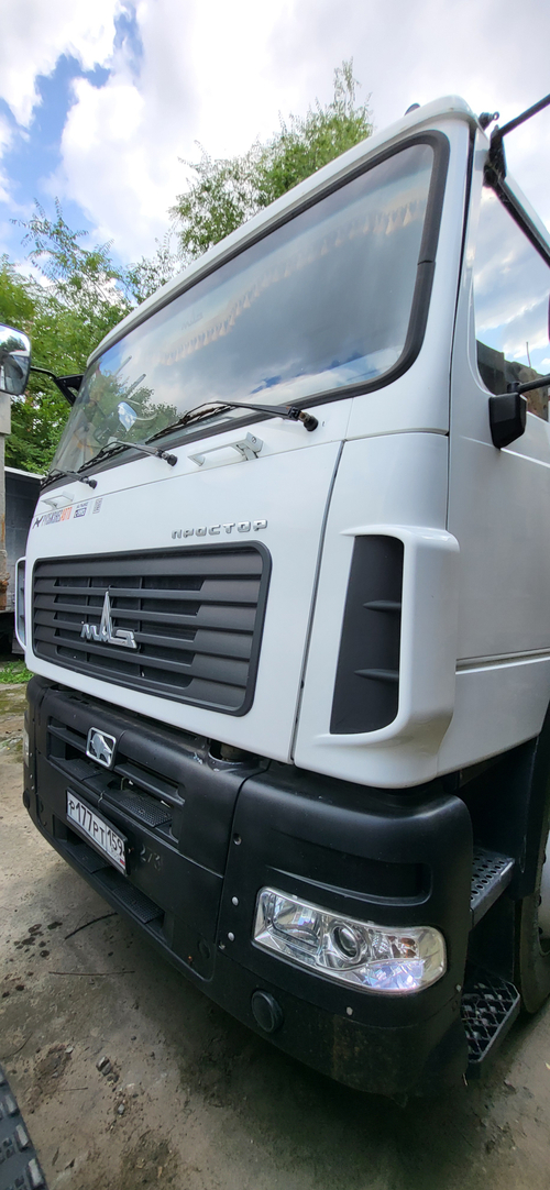 МАЗ 5440 4x2 Седельный тягач 5440С5-8580-031 (Дизельный, 6,7 л, 328 л.с., МТ)