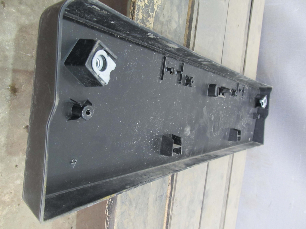 Накладка под номерной знак Honda CR-V 4 (RE, RM) 12-18 Б/У Оригинал 71145TLAD0