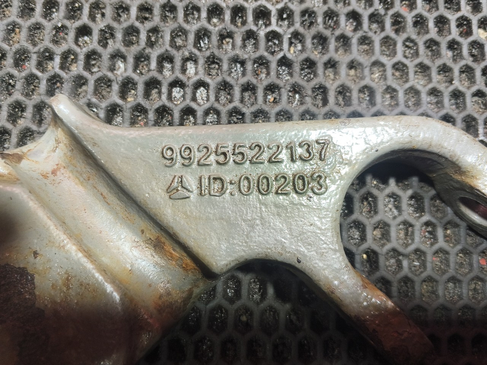 Кронштейн амортизатора переднего правого 2022г