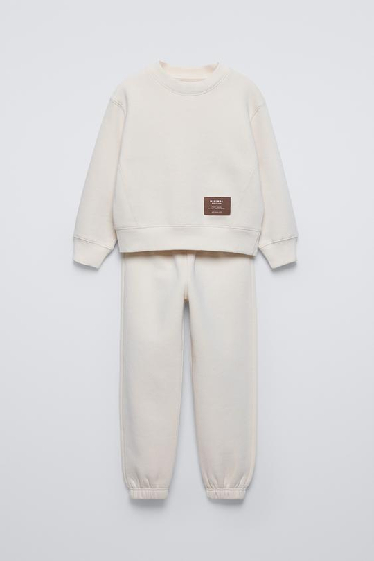 ZARA КОМПЛЕКТ ИЗ ТОЛСТОВКИ И ДЖОГГЕРОВ С НАШИВКОЙ, ЭКРЮ