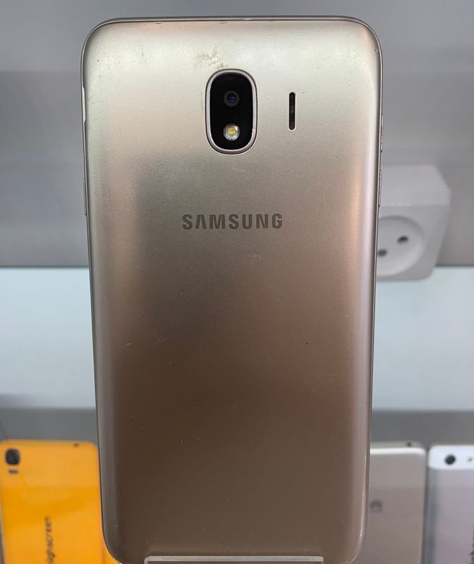 Смартфон Samsung Galaxy J4 (2018) J400F 3/32GB Gold (Витринный)
