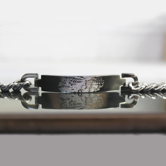 Браслет стальной Titan с гравировкой отпечатка на заказ (титановая сталь)