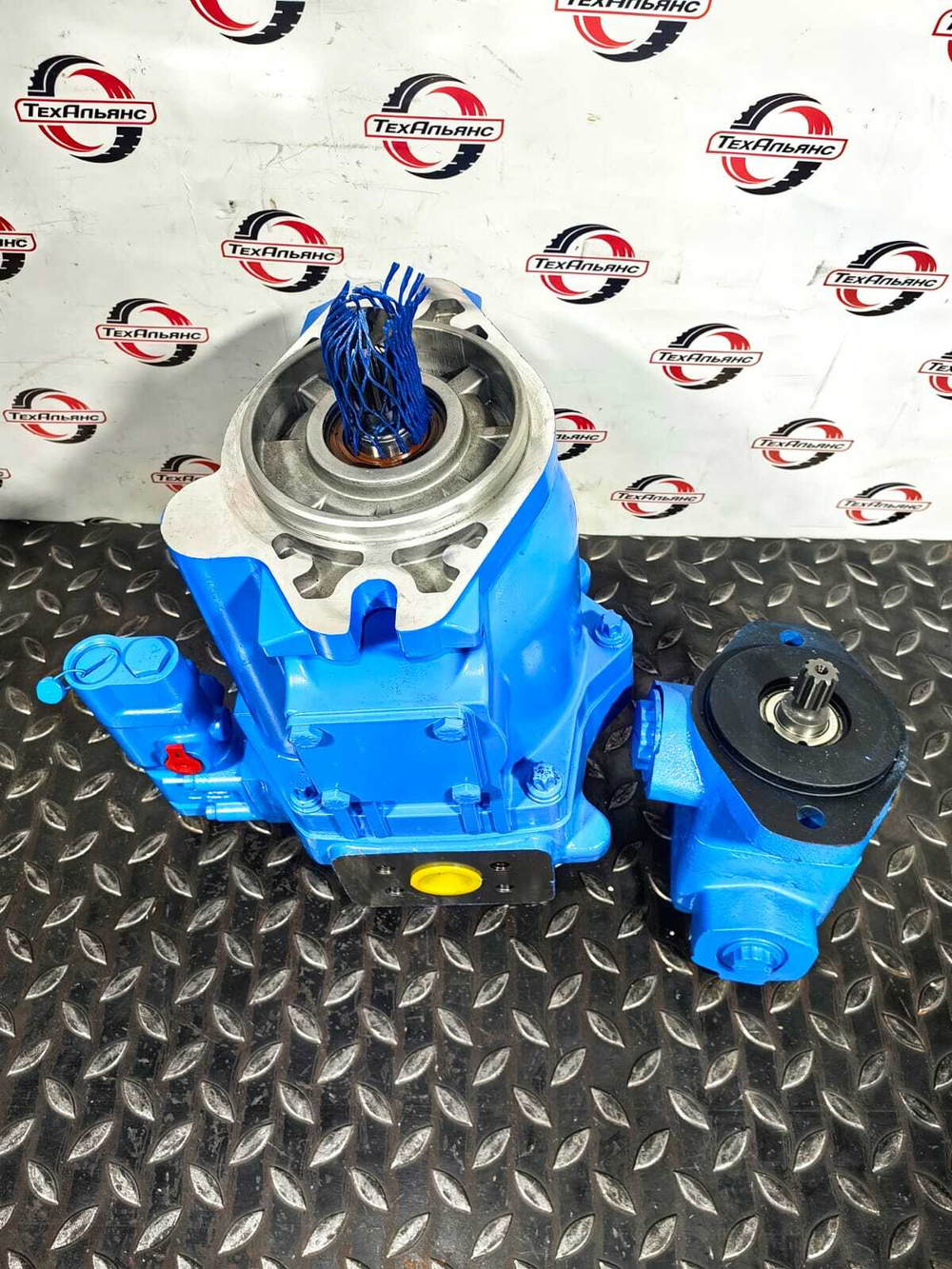 Насос гидравлический 11019295