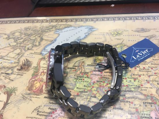 Женские французские керамические часы LeVier L 7514 L Bl/Red вид сбоку