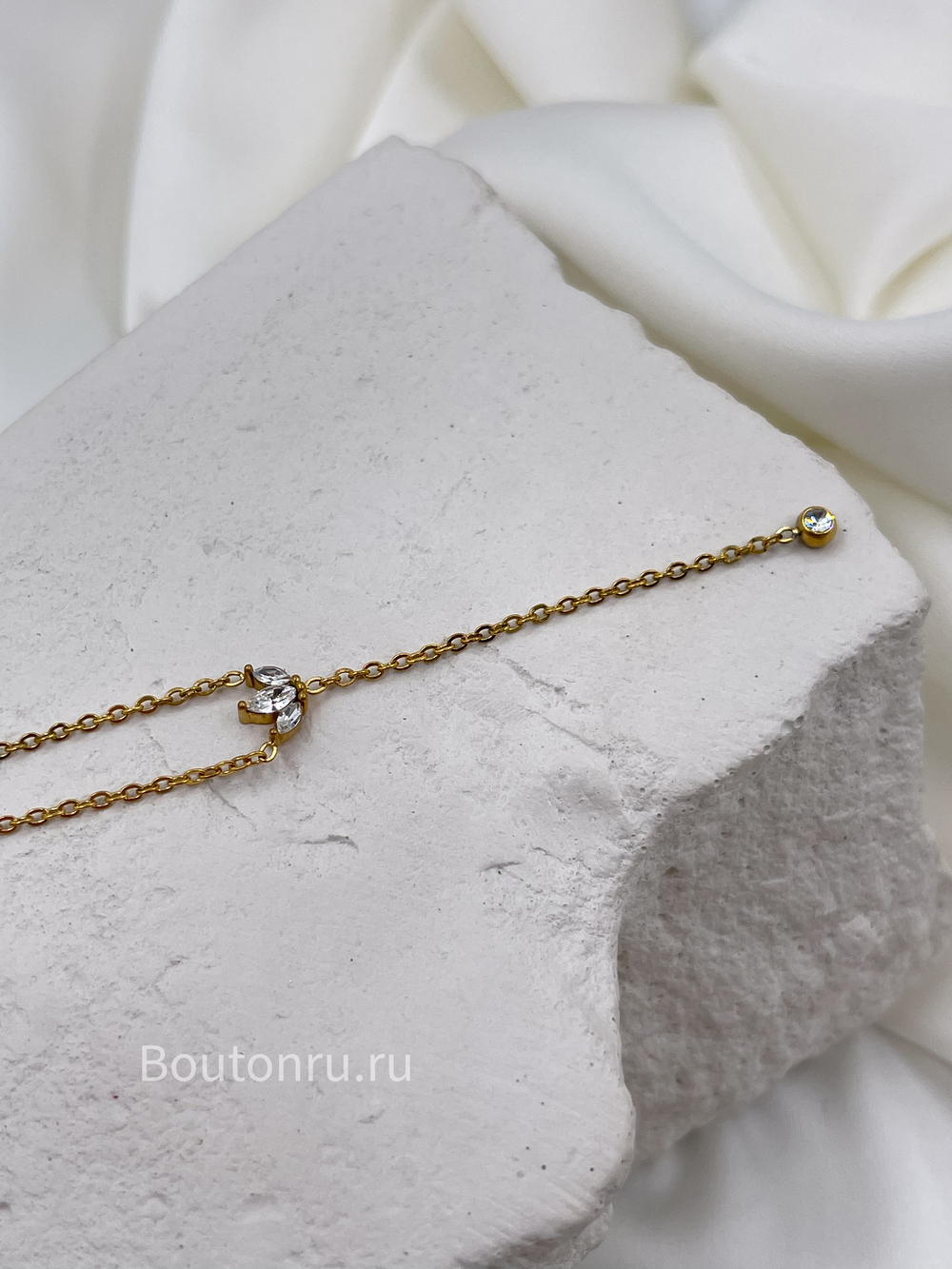 Колье (сотуар) золотистое  цветок со стразами