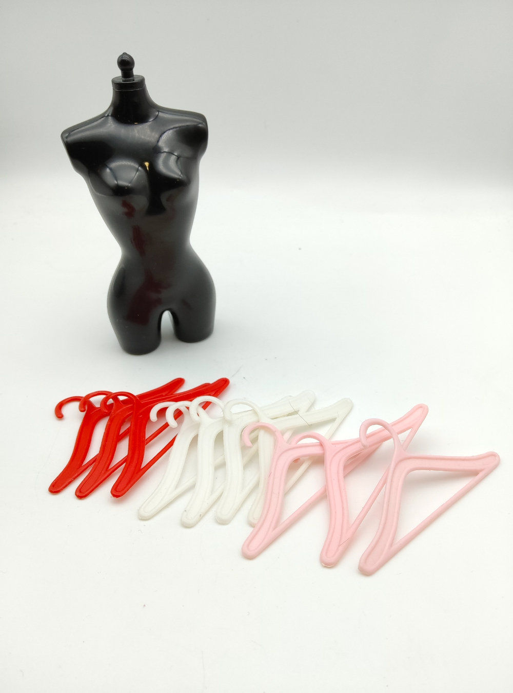 Аксессуар для куклы Барби винтаж - лот вешалок 0711