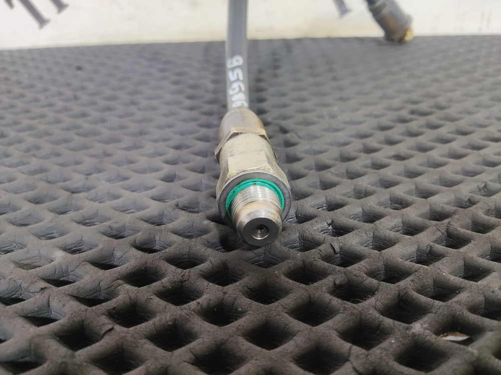 Трубка топливная