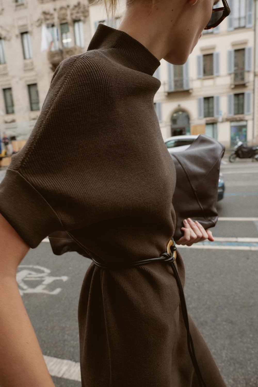 ZARA ТРИКОТАЖНОЕ ПЛАТЬЕ С РЕМНЕМ, СЕРО-КОРИЧНЕВЫЙ