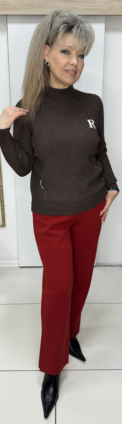 Джемпер в шоколадном цвете под "лапшу" с буквой R