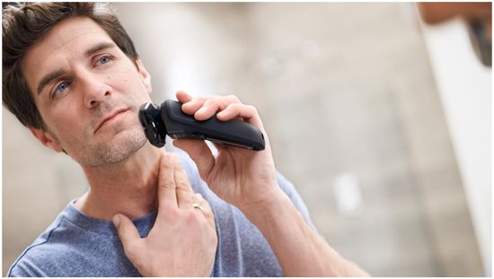 Электробритва Philips Умная электробритва для сухого и влажного бритья Philips Series 5000 SkinIQ S5588/38, черный