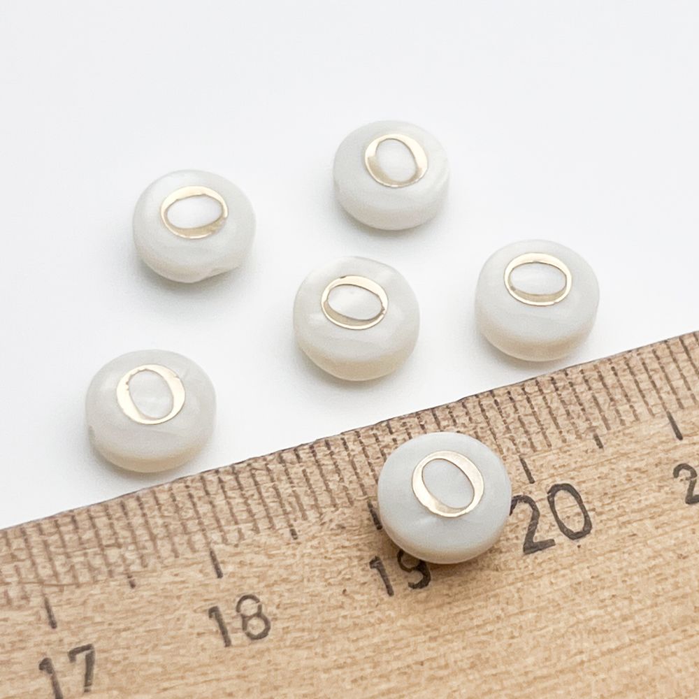 Буква O, бусина, перламутр, диаметр 7,5-8 мм, толщина 4,5-5 мм, цена за 1 шт