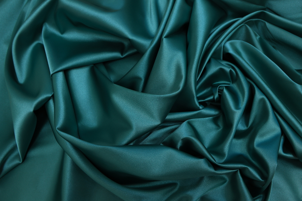 Атлас стрейч ярко-изумрудный