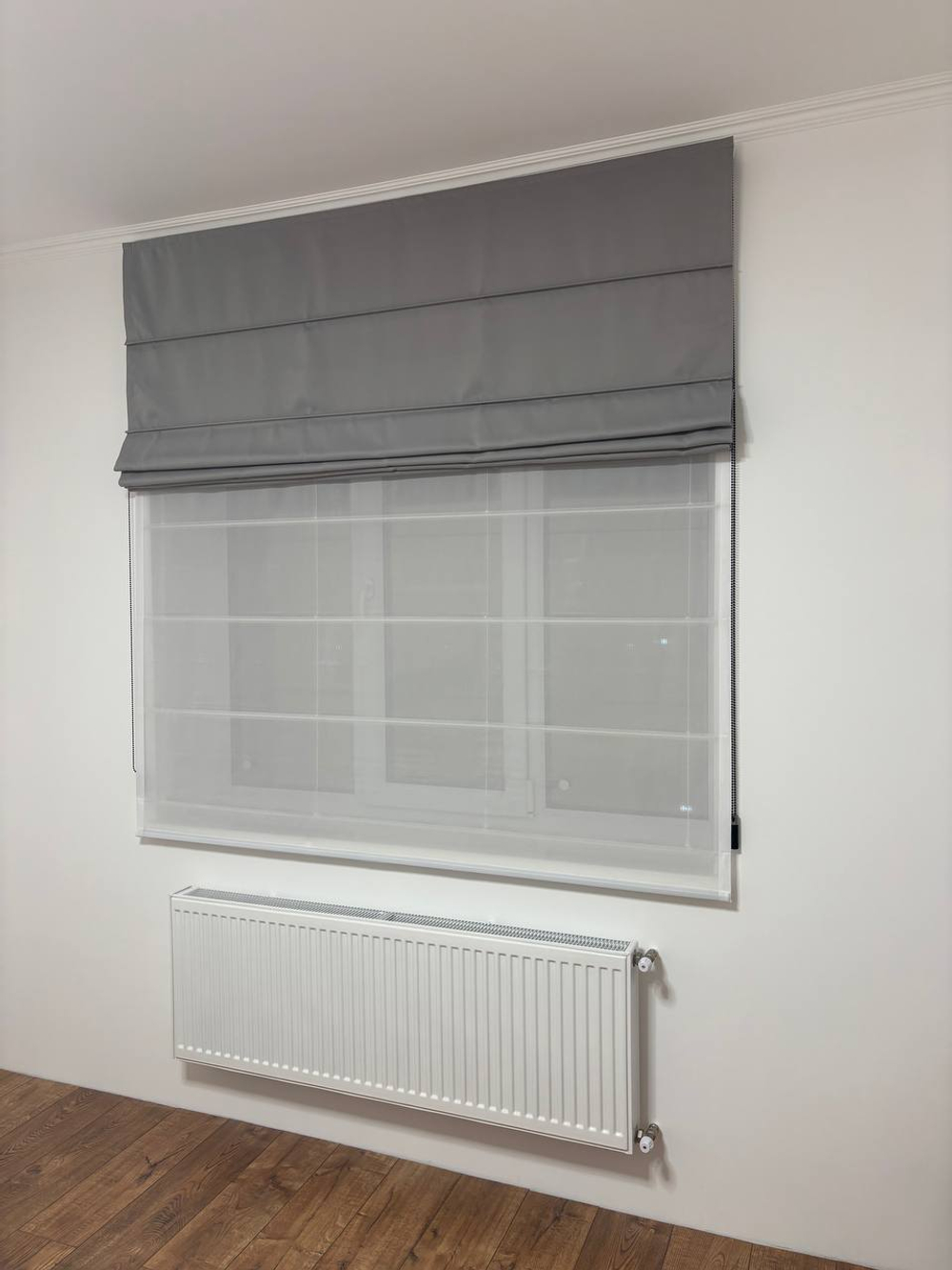 Римская штора день-ночь из тканей Ecobella арт. Efes blackout col. 117 и тюль Nope арт. Crep col. 500