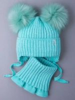 Шапка зимняя детская с помпонами и манишка