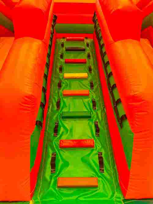 Коммерческий надувной батут «Страна Сафария» с крышей 14*7*6 м