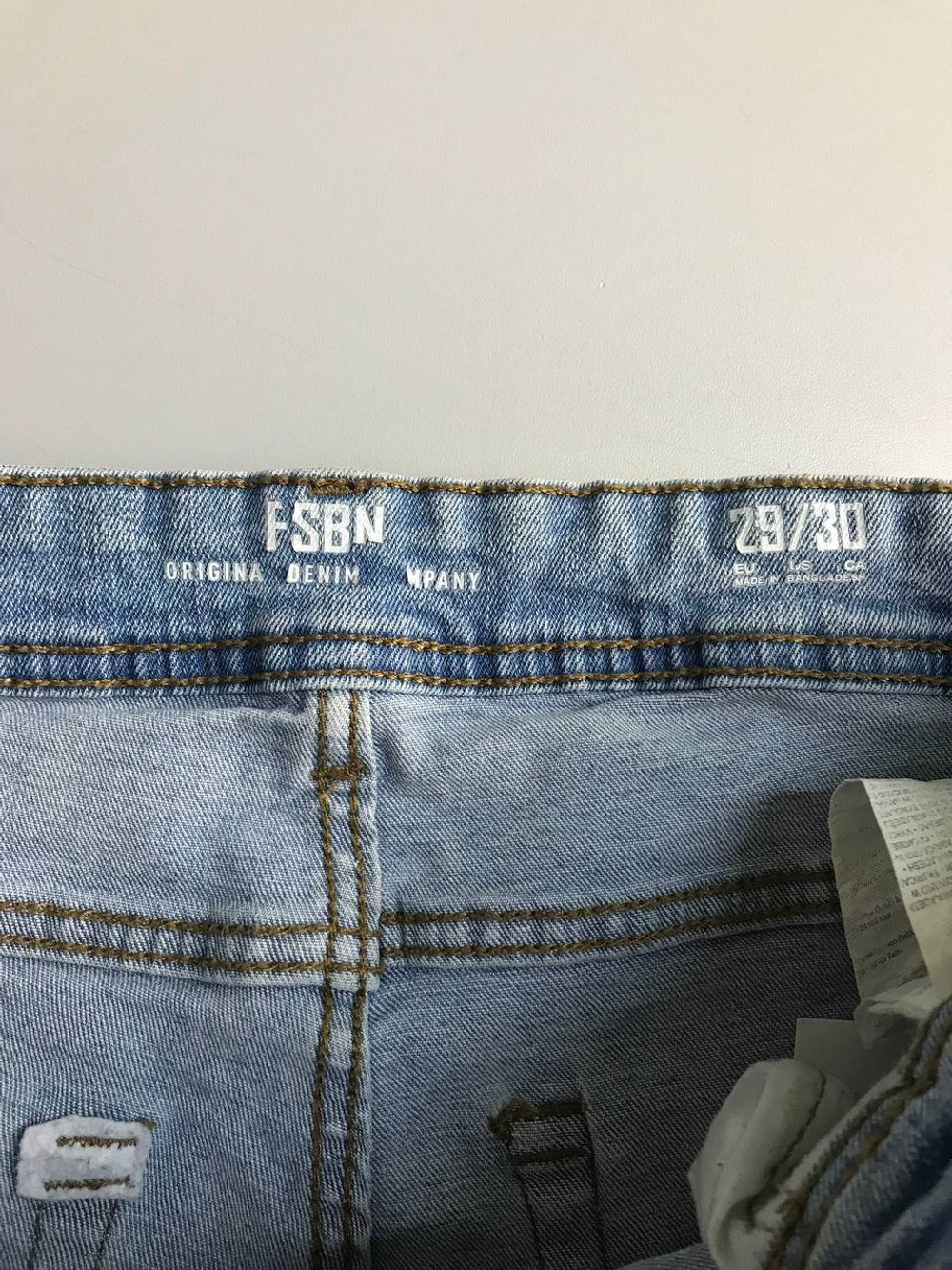 Джинсы светлого цвета, маркировка 29, визуально 44/46 размер