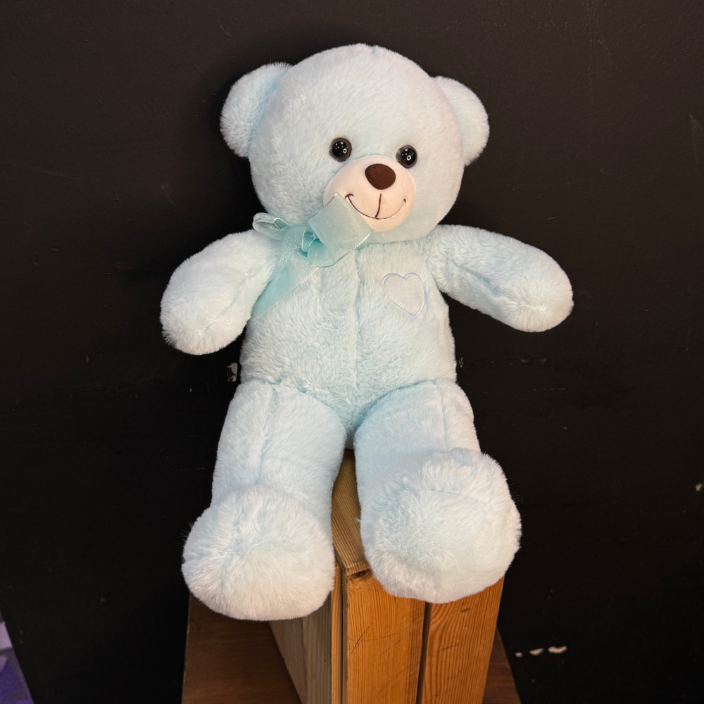 Медведь плюшевый голубого цвета
