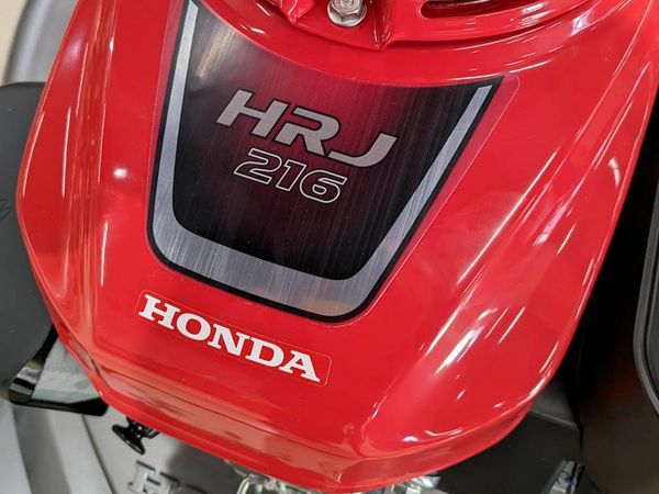 Газонокосилка Honda HRJ216 - старший брат модели Honda HRJ196