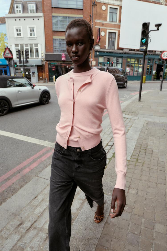 ZARА ВЯЗАНЫЙ ЖАКЕТ С ЦВЕТОЧНЫМИ ПУГОВИЦАМИ, МЯГКИЙ РОЗОВЫЙ