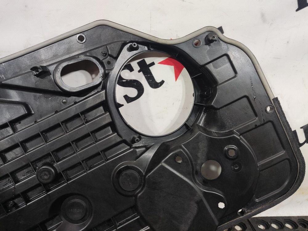 Монтажная панель двери правой 2020г