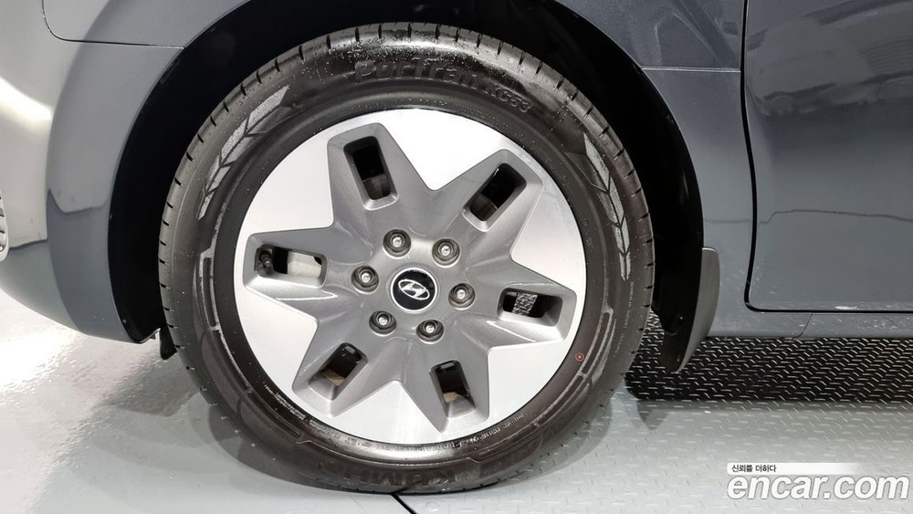 Hyundai Staria 4WD Tourer 9-и местный (07.2022)